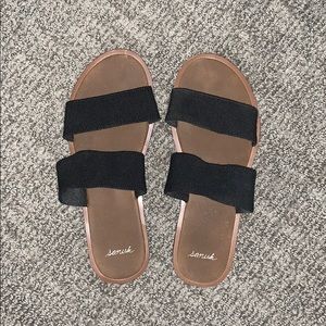 Sanuk Women’s Yoga Gora Leather Flip Flops